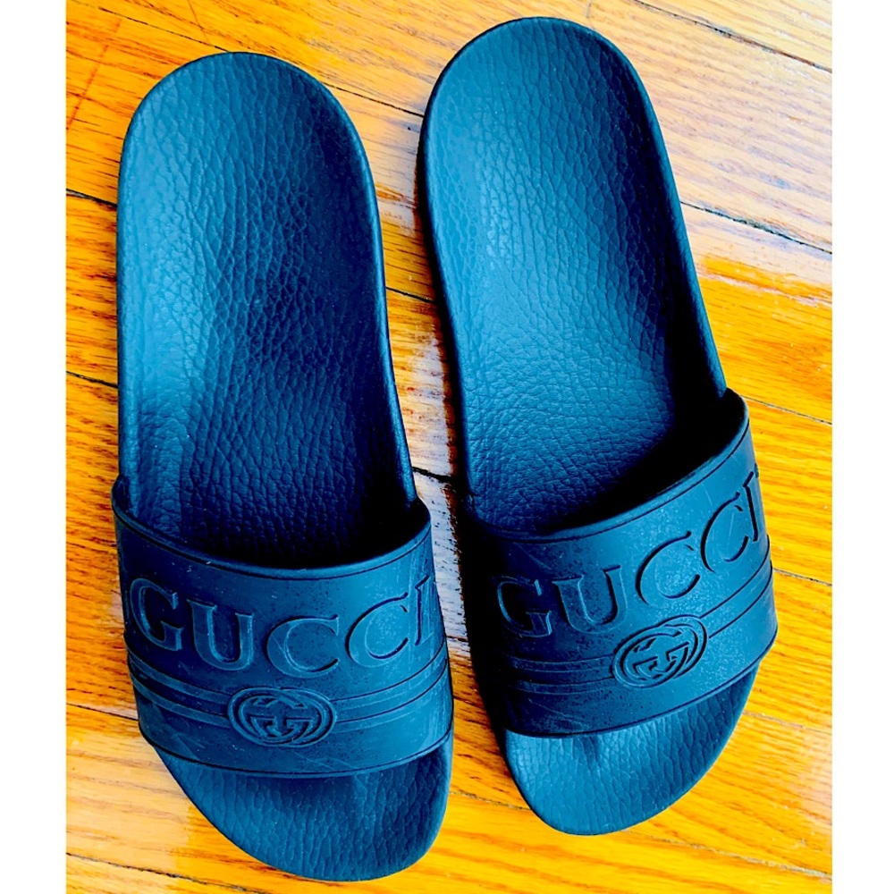 AUTHENTIC GUCCI SANDALS. GREAT CONDITION. BOX AND DUST BAG INCLUDED.